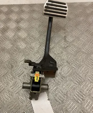 Volvo XC90 Brake pedal 31493216