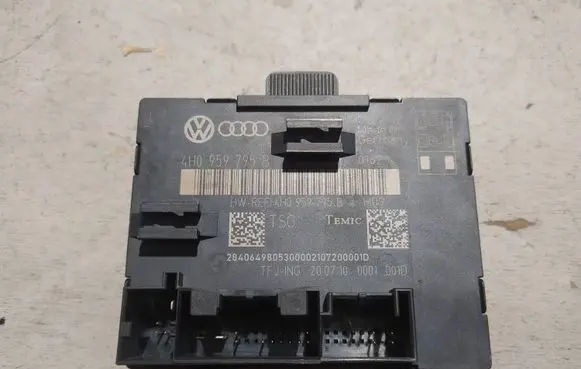 Volkswagen Touareg II Door control unit/module 4H0959795B