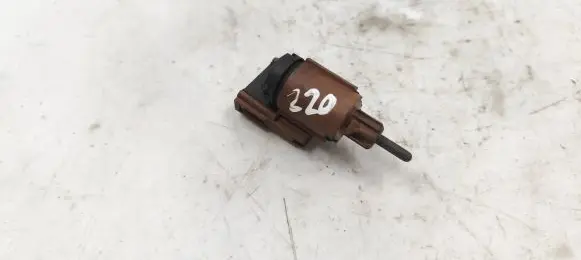 Audi A4 S4 B6 8E 8H Brake pedal sensor switch 3B0945511