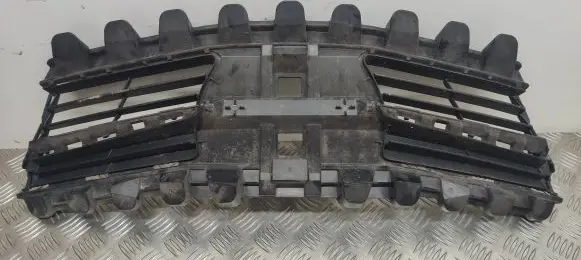Toyota Verso Front bumper upper radiator grill 531110F060
