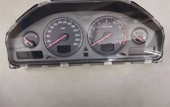 Volvo V70 Speedometer (instrument cluster) 9499668 69294570T 9208789