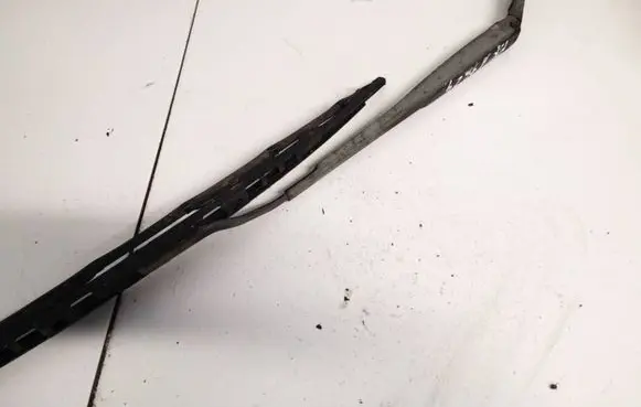 Nissan Primera Front wiper blade arm