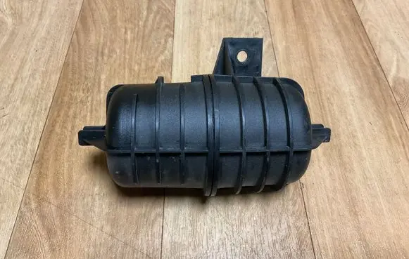 BMW 5 E39 Vacuum air tank 2247620 11652247620