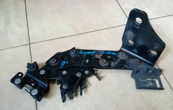 Ford Grand C-MAX Sliding door lower roller guide/hinge AM51U25000AH NE68824