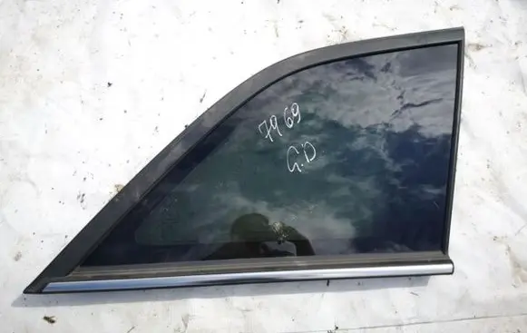 Chrysler Pacifica Rear side window