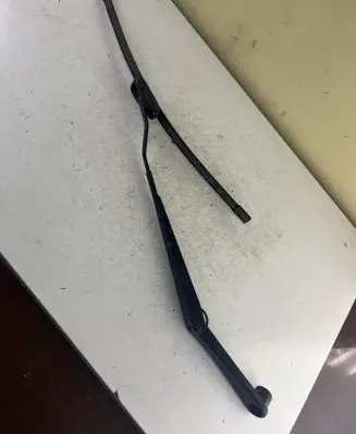 Jeep Grand Cherokee (WK) Front wiper blade arm