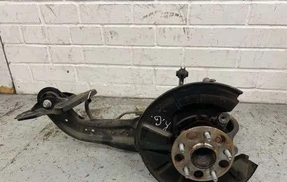 Rear wheel hub