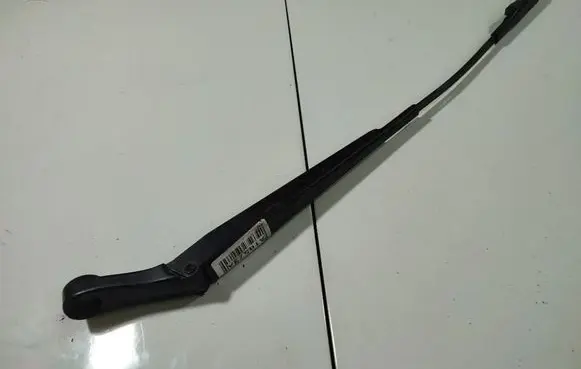 Front wiper blade arm