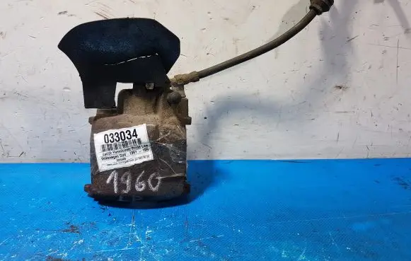 Volkswagen Golf III Front brake caliper