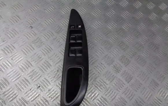 Nissan Primera Front door window switch trim 