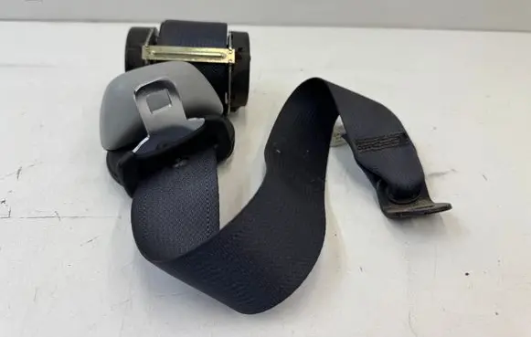 Mitsubishi Outlander Third row seat belt 6066751