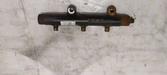 Land Rover Discovery 3 - LR3 Fuel main line pipe 7H2Q9D280DD 5WS40271 A2C27000085