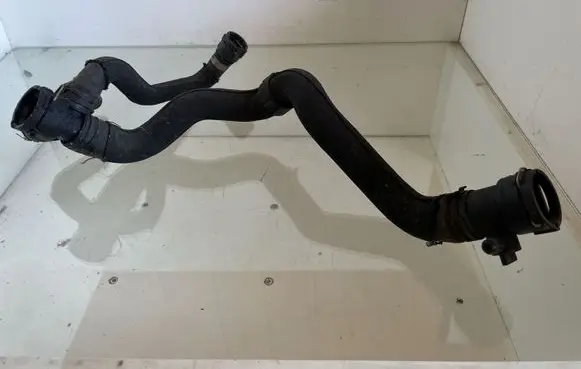 Engine coolant pipe/hose