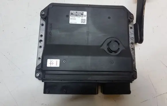 Lexus IS 200-300 Engine control unit/module 8966153700 1758007704