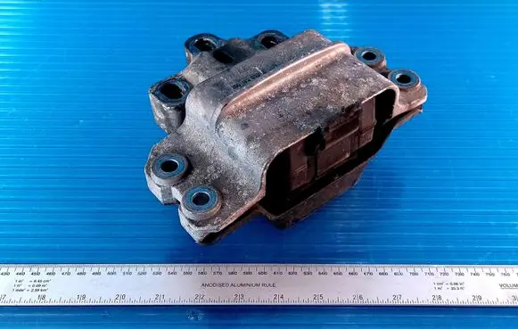 Audi A3 S3 A3 Sportback 8P Engine mount bracket 1K0199555