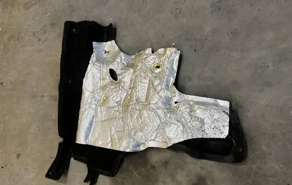 Renault Clio IV Heat shield in engine bay 679006815R