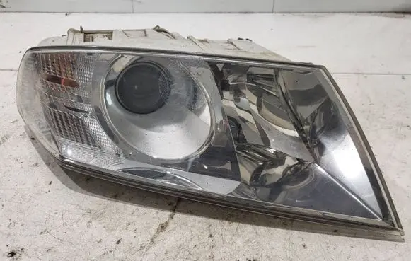 Skoda Octavia Mk2 (1Z) Headlight/headlamp
