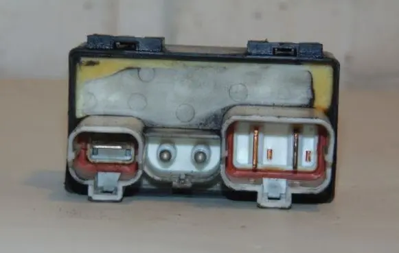 Coolant fan relay