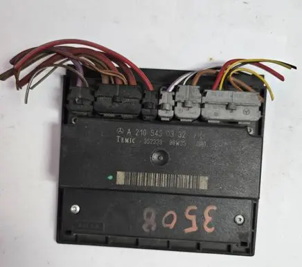 Mercedes-Benz E W210 Coolant fan relay A2105450332 352339 96W35