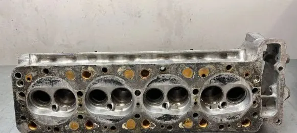 Mercedes-Benz SLC C107 Engine head 1160161801