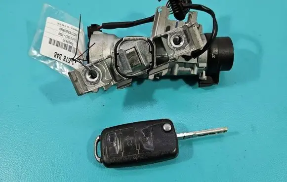 Volkswagen Golf V Ignition lock IMPRK1578348