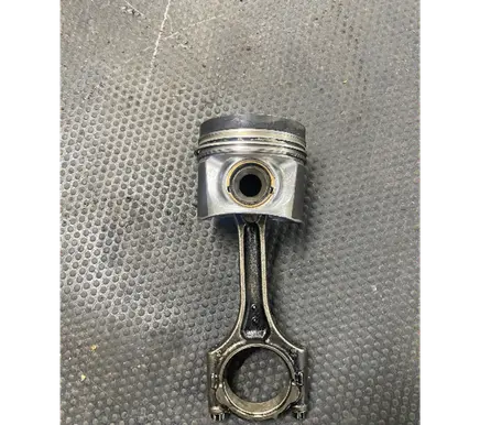 Volvo XC60 Piston with connecting rod 82L175 F022