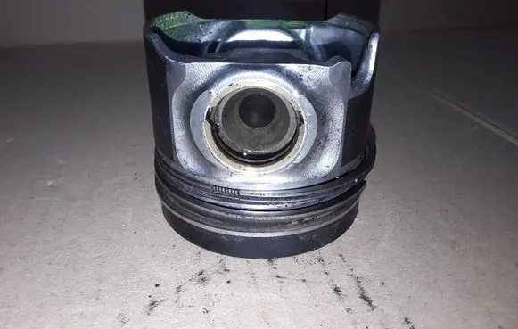 Skoda Superb B6 (3T) Piston 038J