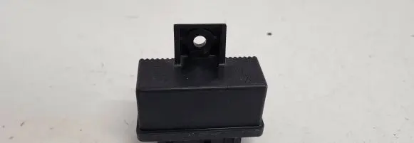 Citroen C3 Fuel pump relay 240107