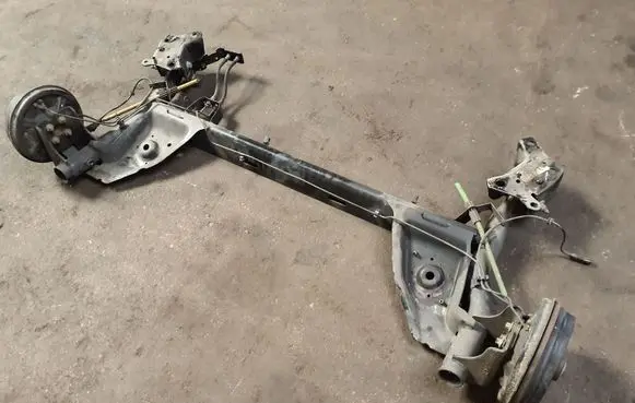 Renault Clio IV Rear axle beam 