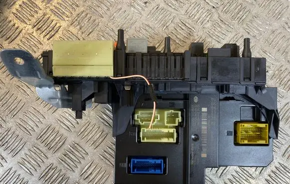 Mercedes-Benz C W204 Fuse module 2045458801 2045456832 2044423600