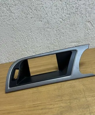 Audi A5 8T 8F Radio/GPS head unit trim 8T2857185H D9321