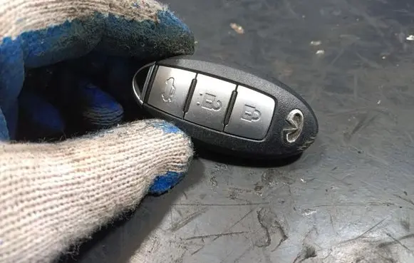 Infiniti Q50 Ignition key/card 