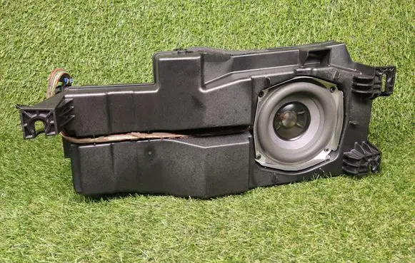 Chevrolet Suburban Subwoofer speaker 15902129