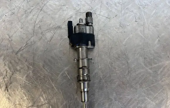 BMW X5M E70 Fuel injector 7585261