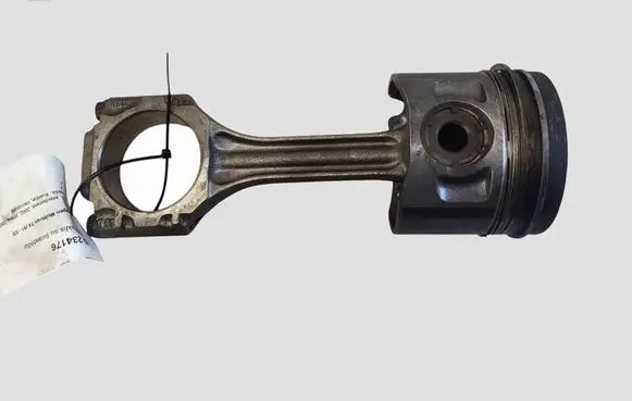 Volkswagen Multivan T4 Piston with connecting rod