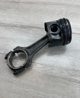Dodge Nitro Piston with connecting rod