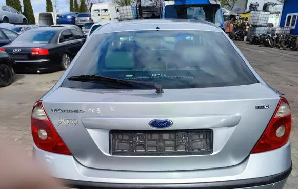 Ford Mondeo Mk III Tailgate/trunk/boot lid