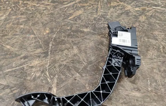 Opel Mokka B Accelerator throttle pedal 9837891880