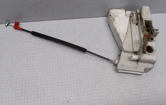 Seat Alhambra (Mk1) Front door lock