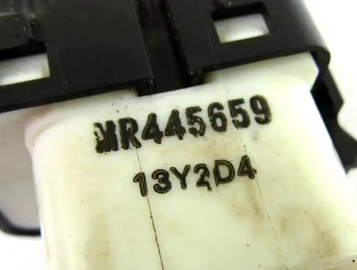 Mitsubishi Pajero Electric window control switch MR445659