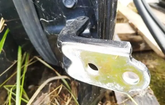 KIA Sportage Rear door lower hinge