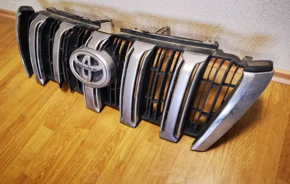 Toyota Land Cruiser (J150) Front bumper upper radiator grill 5311160A71