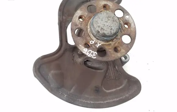 Mercedes-Benz E C207 W207 Front wheel hub A2043320101