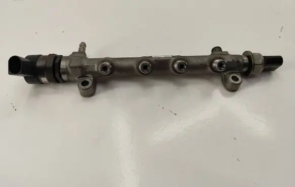 Volkswagen Golf VII Fuel main line pipe 04L089 04L0890386125