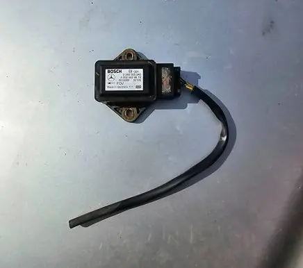 Mercedes-Benz E W211 ESP acceleration yaw rate sensor A0025426618 0015300 0265005246