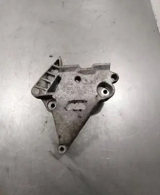 Volkswagen PASSAT B6 Engine mounting bracket 03g199207g