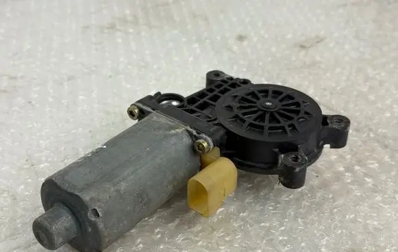 BMW 3 E46 Rear door window regulator motor 8362066 83620660 67628362066