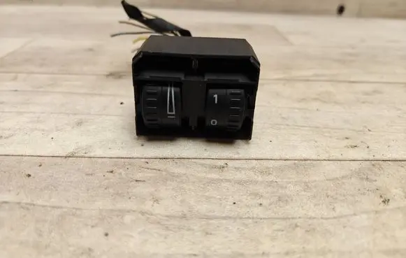 Volkswagen Touran I Headlight level height control switch 1T0941333A