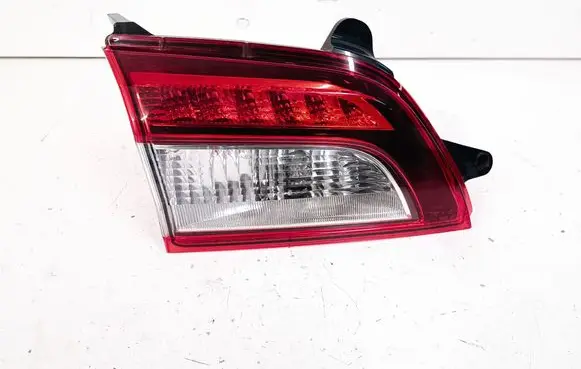 Subaru Outback (BS) Tailgate rear/tail lights 946073