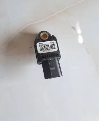 Toyota Avensis T270 Airbag deployment crash/impact sensor 8983105030 0079144367